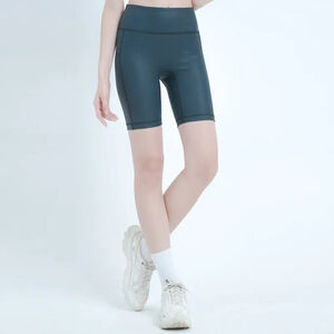 YOGA FLOW Slim Shorts - 3D剪裁修身五分褲 - 仿皮黑 Vegan Leather