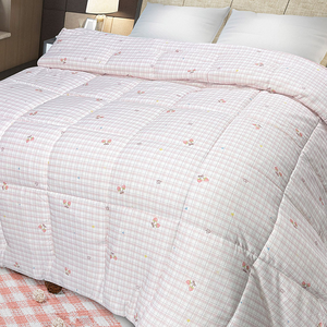 INDIAN_緹花針織雲朵棉可水洗雙人四季被-草莓慕斯