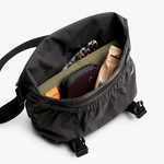 Bellroy 束帶系列迷你隨身斜背包6L 都市隨身包 側背包 小包 收納隔層 禮物 送禮 推薦(炭灰色)BHMA-BKR-243, , large