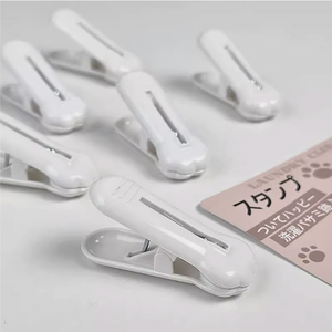 cat-paw-laundry-clip
