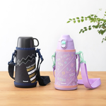 【日本孔雀Peacock】運動家族 直飲+水杯兩用 兒童不鏽鋼保溫杯水壺800ML附杯套+背帶-糖果粉紫, 糖果粉紫, large