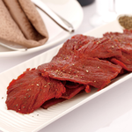 Bursting beef jerky with black pepper, , large