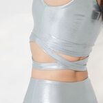 YOGA FLOW Skylar Bra - 單肩交叉鏤空短版上衣 - 亮銀 Silver Lustre, , large