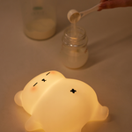[發現美麗]打呼熊夜燈 肚子會動 柔軟矽膠 打呼聲 定時關燈 呼吸 TYPE-C 充電 大尺寸 燈光可調 音量可調 18*16.5cm, , large