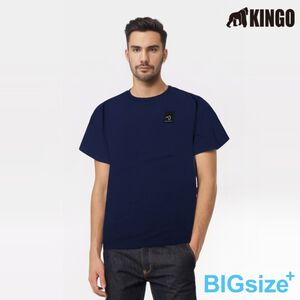 KINGO-大尺碼-男款 LOGO圓領T恤-丈青-413129