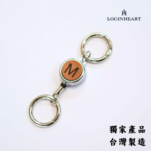 Loginheart｜焦糖棕色．客製英文字母雷雕真皮伸縮扣件（A-Z擇一）台灣製/雷射雕刻/證件伸縮/鑰匙圈/高級皮革