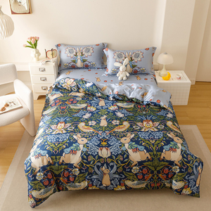 【複製】純天絲滑到回不去！ 大版印花 &times; 100% 天絲，睡感質感雙升級，天絲控、比得兔粉都瘋狂入手！  PETER RABBIT&trade; 比得兔 &times; V&A 博物館聯名 40 支純天絲｜正版授權｜多款可選 床包兩用被 4 件組，全新到貨！