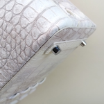 【M2nd】伊莉莎經鱷魚背皮經典托特包-喜白(T9335C), , large