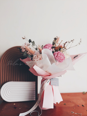 Dried flower bouquet