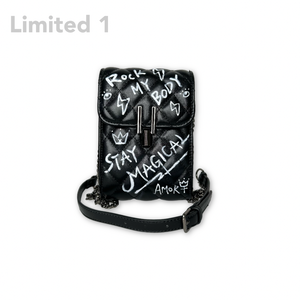 Black and white graffiti mobile phone bag black (S)