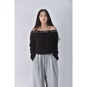 (S) 【房業涵私服】guesslogo刺繡黑色上衣二手衣