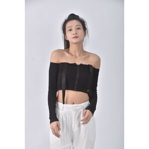 (S) 【安于晴Charlene私服】質感修身短版棉質黑色長袖上衣二手衣