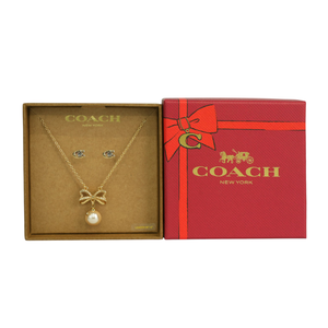 COACH C Logo 玻璃珍珠針式耳環+玻璃珍珠蝴蝶結項鍊飾品禮盒/金色