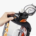 【TKK】美國進口Tritan邁噸系列 手提+背帶 直飲+吸管大容量 運動水壺1000ML(附背帶)-火山黑, , large