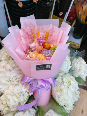 Dried flower bouquet