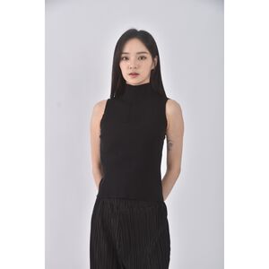 (S) 【智恩私服】質感修身短版無袖黑色上衣二手衣