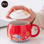 農曆春節◉超萌紅色開運招財貓造型陶瓷馬克杯(附杯蓋), , large