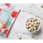 Round Pretzels in yogurt coating with strawberries, , large