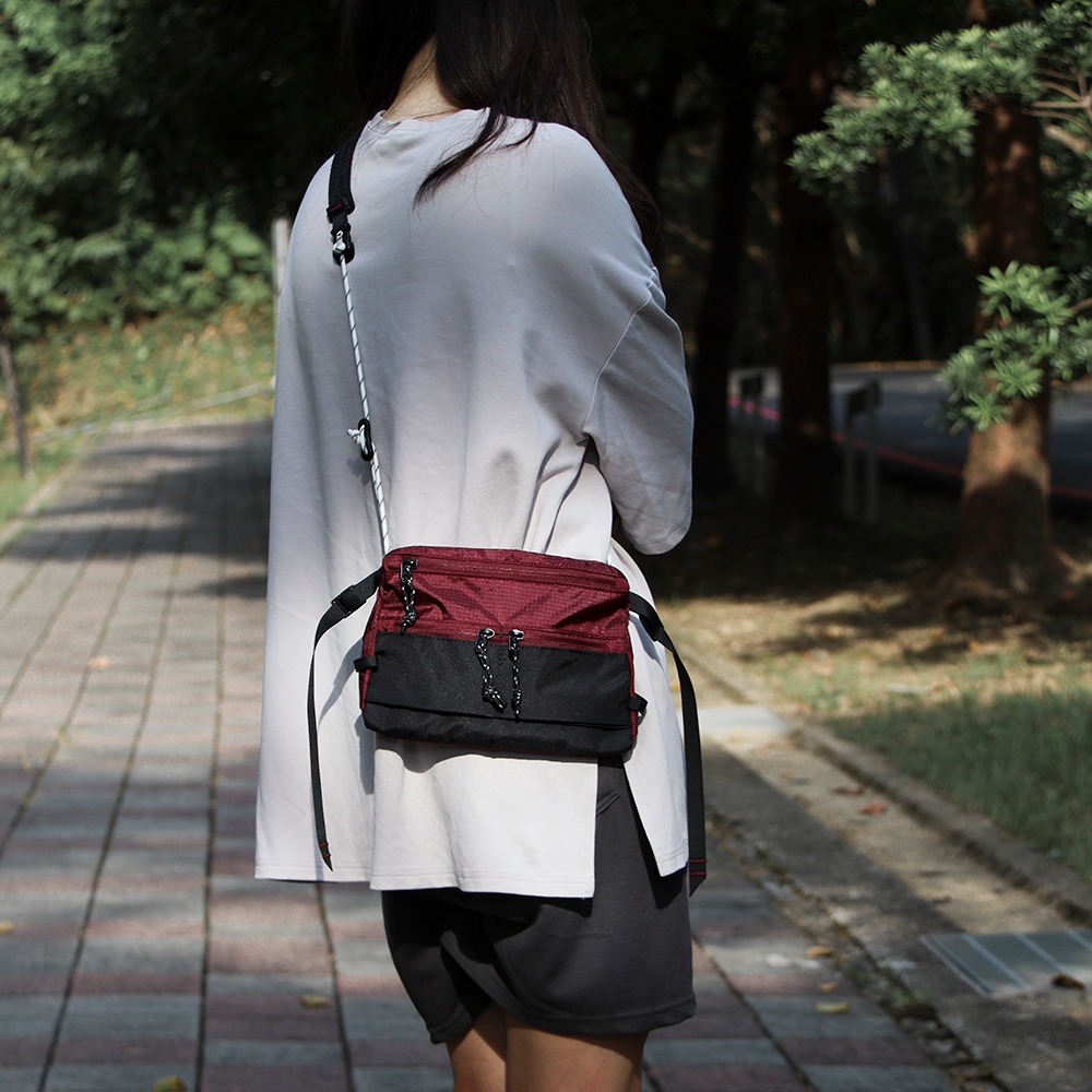 【MQ】輕量戶外斜跨包-淺藍色 登山 小包 斜背包 防潑水格子布 輕量戶外 登山前掛包, , large