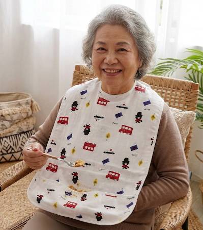 [凱美棉業] 男款2入組 頂級大人純棉紗布防水圍兜 貼心設計 精緻品質 細緻印花, , large