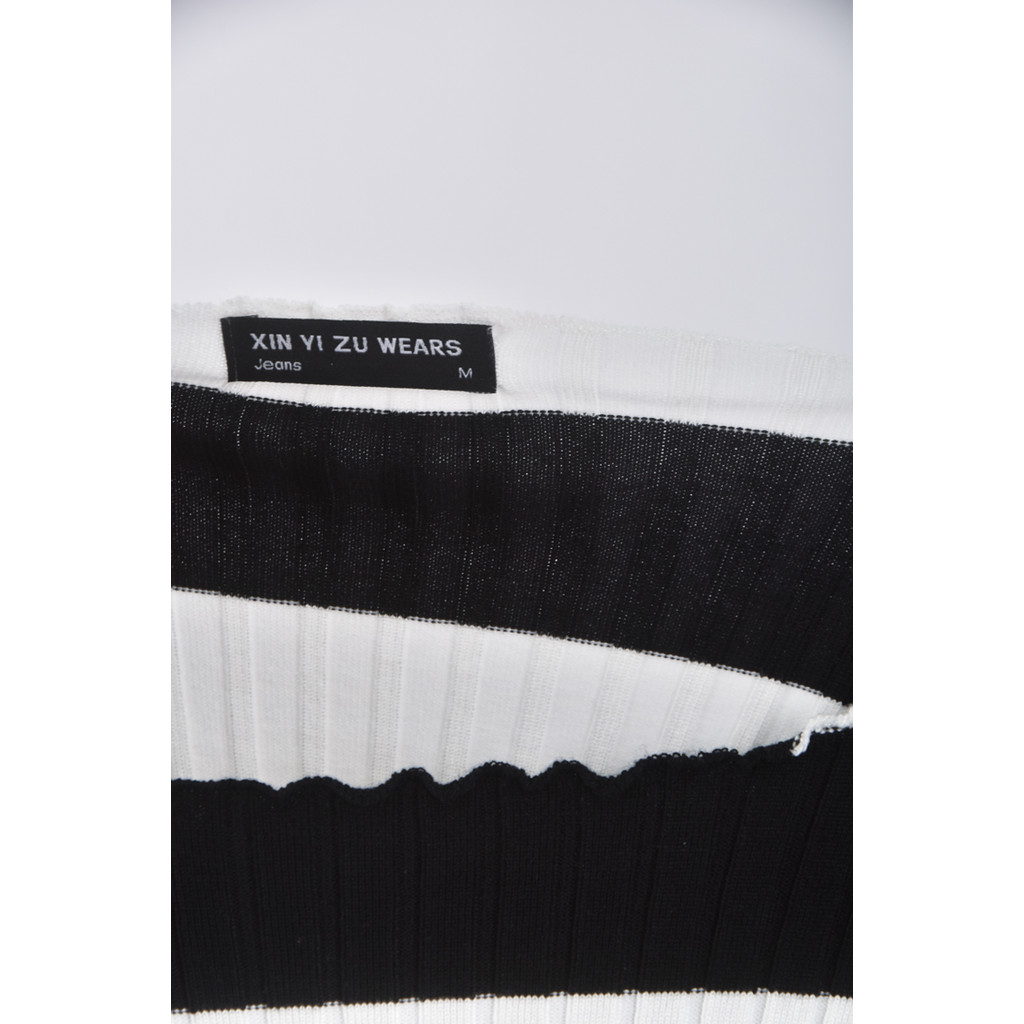 (S) xin yi zu wears條紋露肩黑白色長袖上衣二手衣, , large