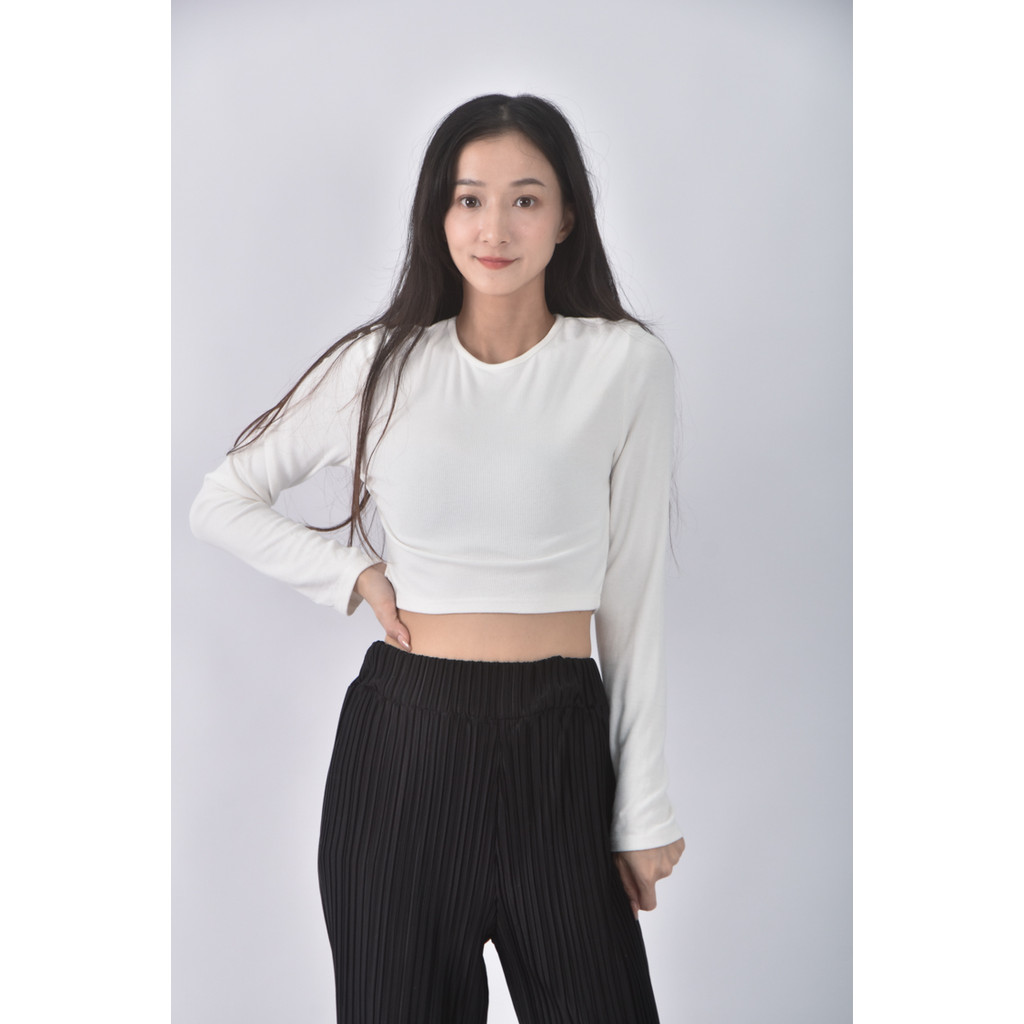 (S) xiao yan jia韓牌修身短版彈性白色長袖上衣二手衣