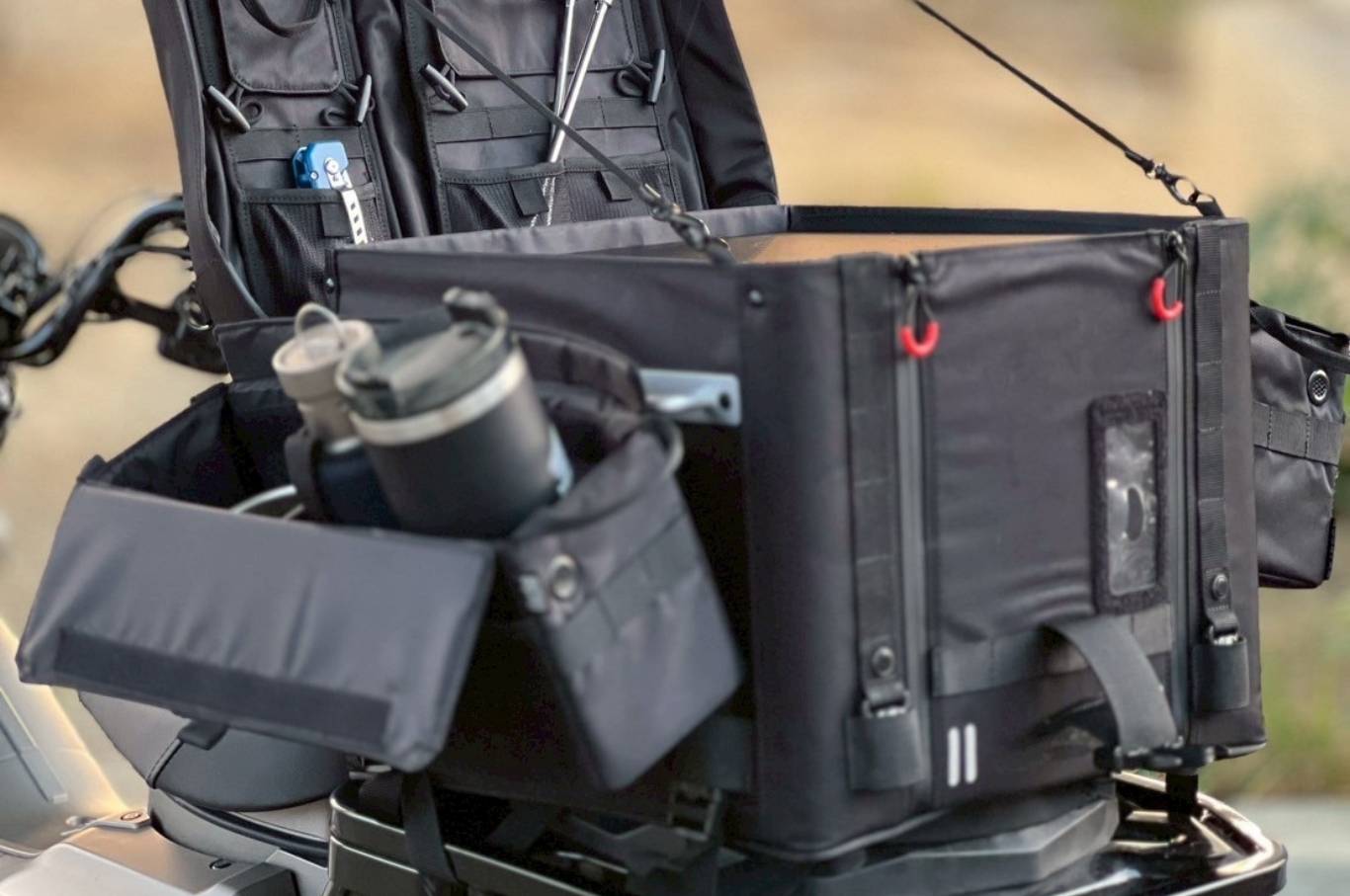 【城市旅人｜山海任務】 重機包裝備 TRAIL BOX 露營箱 尺寸 M 42公升 森林綠色, , large