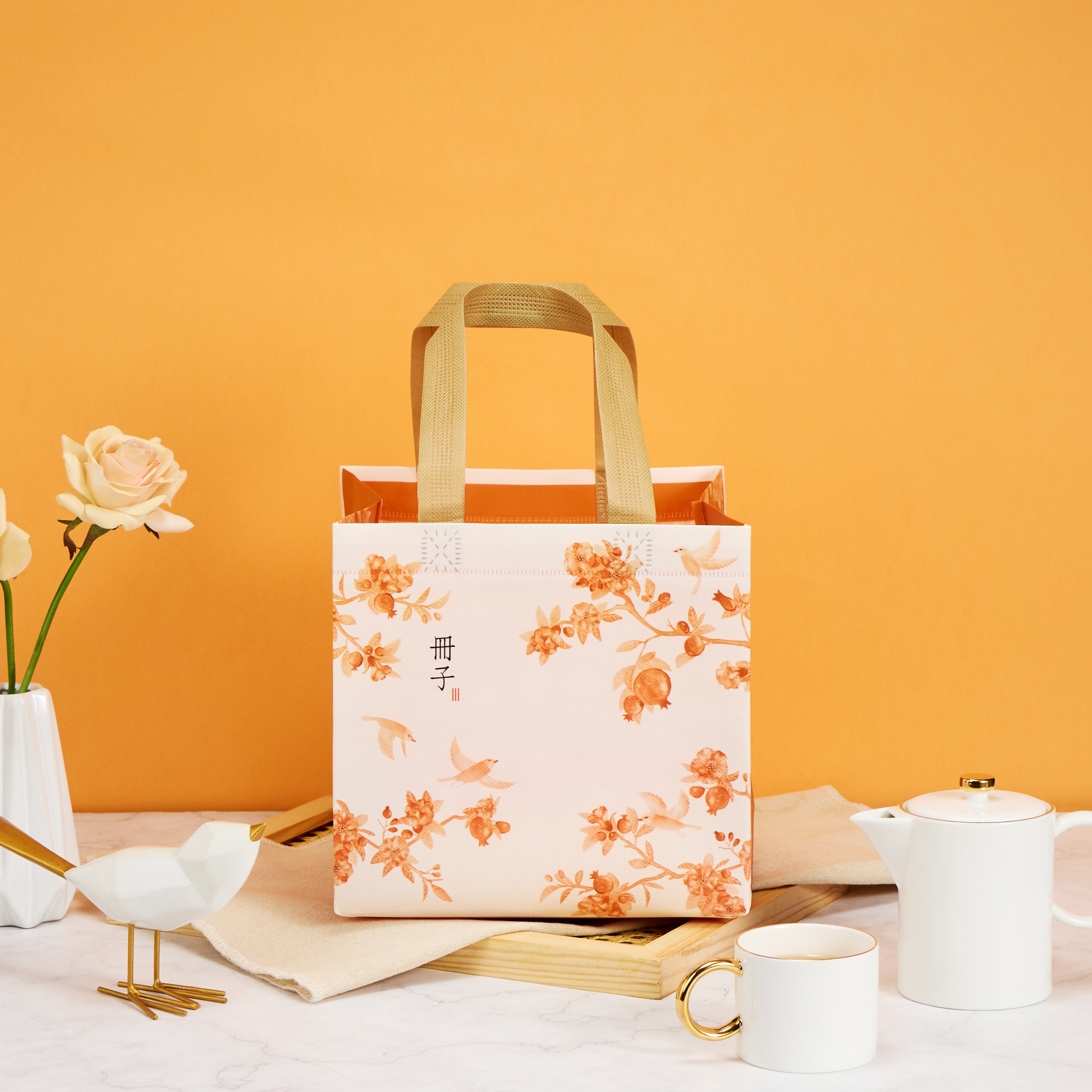 【冊子過年禮盒】彩鳥飛悅三層禮盒(綜合千層酥12入&金磚甜點餅乾), , large