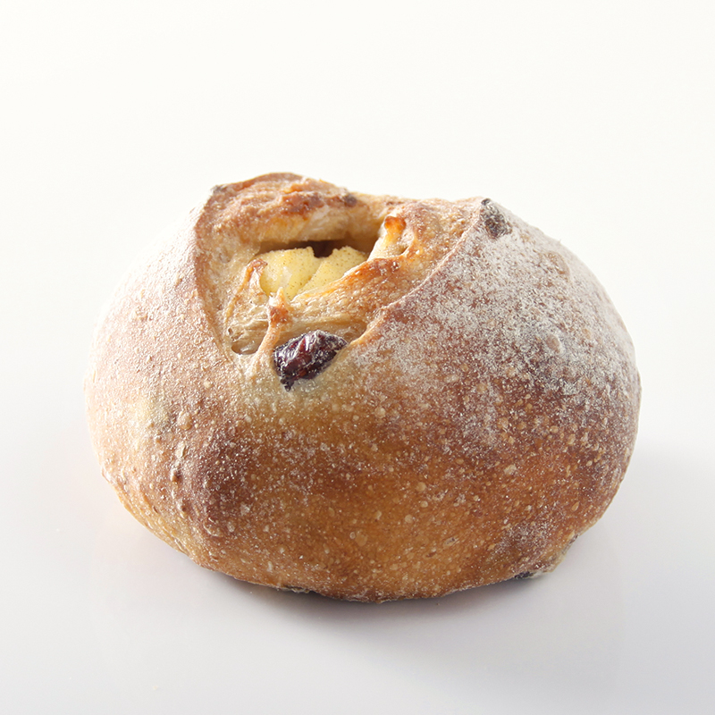 PASADENA Whole Wheat Bun with Cranberry & Cream Cheese