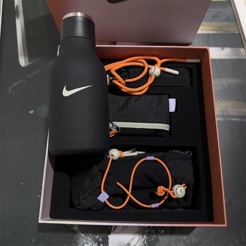 【麗水生活】Nike Stainless Steel Kettle 不鏽鋼水壺 禮盒 黑色 小掛包 PG010-018A, , large
