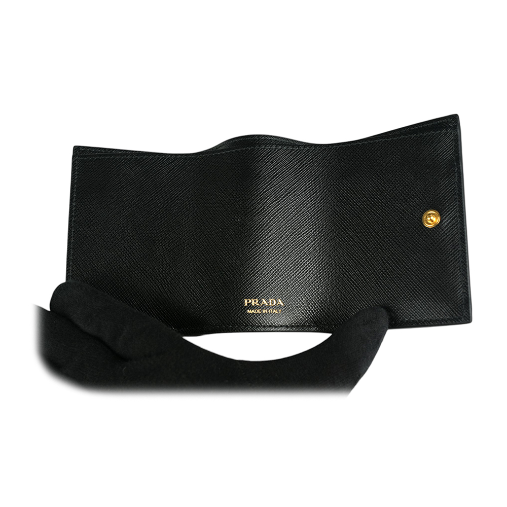 PRADA 浮雕Logo防刮皮革信封造型迷你三折短夾/黑色, , large