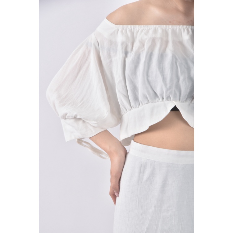 (S) pazzo質感修身短版圓領白色長袖上衣二手衣, , large