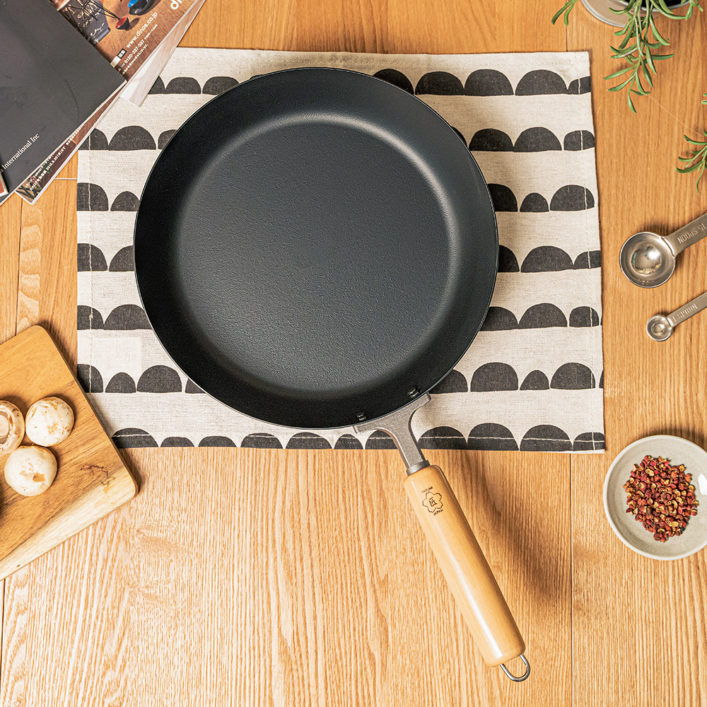 【Japan TAKUMI】Takumi Rock-Pattern Iron Frying Pan 26cm (Made in Japan), , large
