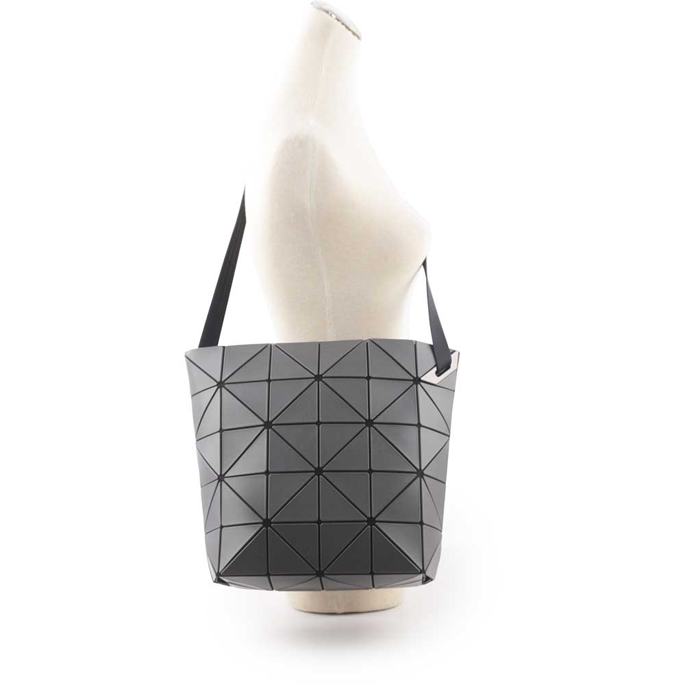 ISSEY MIYAKE Blocky 霧面可調背帶多用肩背包/炭灰色, , large