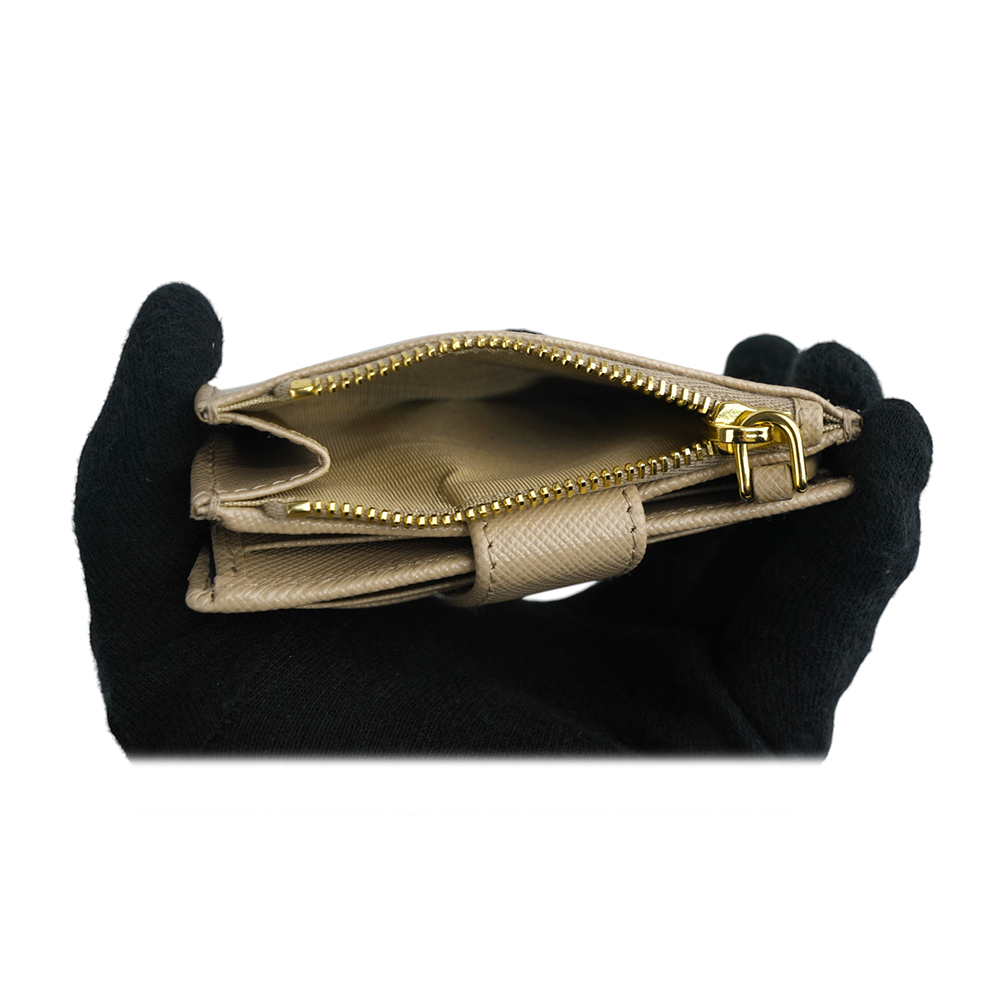 PRADA 金字浮雕Logo 防刮牛皮卡片短夾/藕粉色, , large