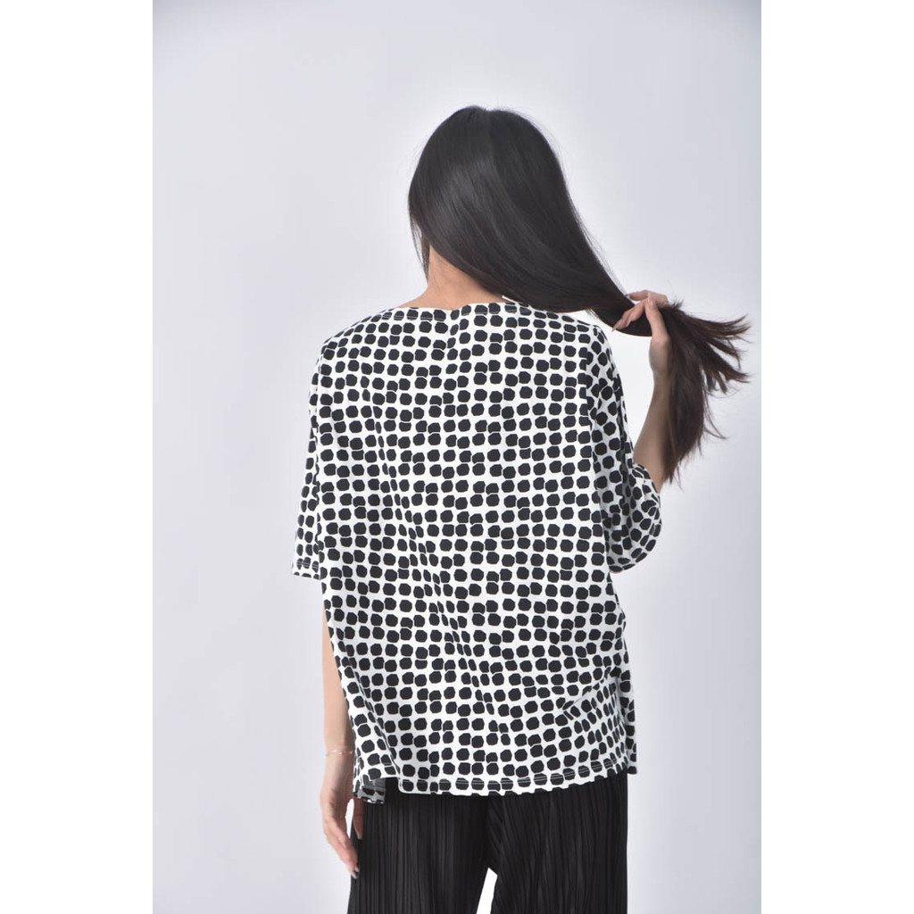 (XL) uniqlo點點白色短袖上衣二手衣, , large