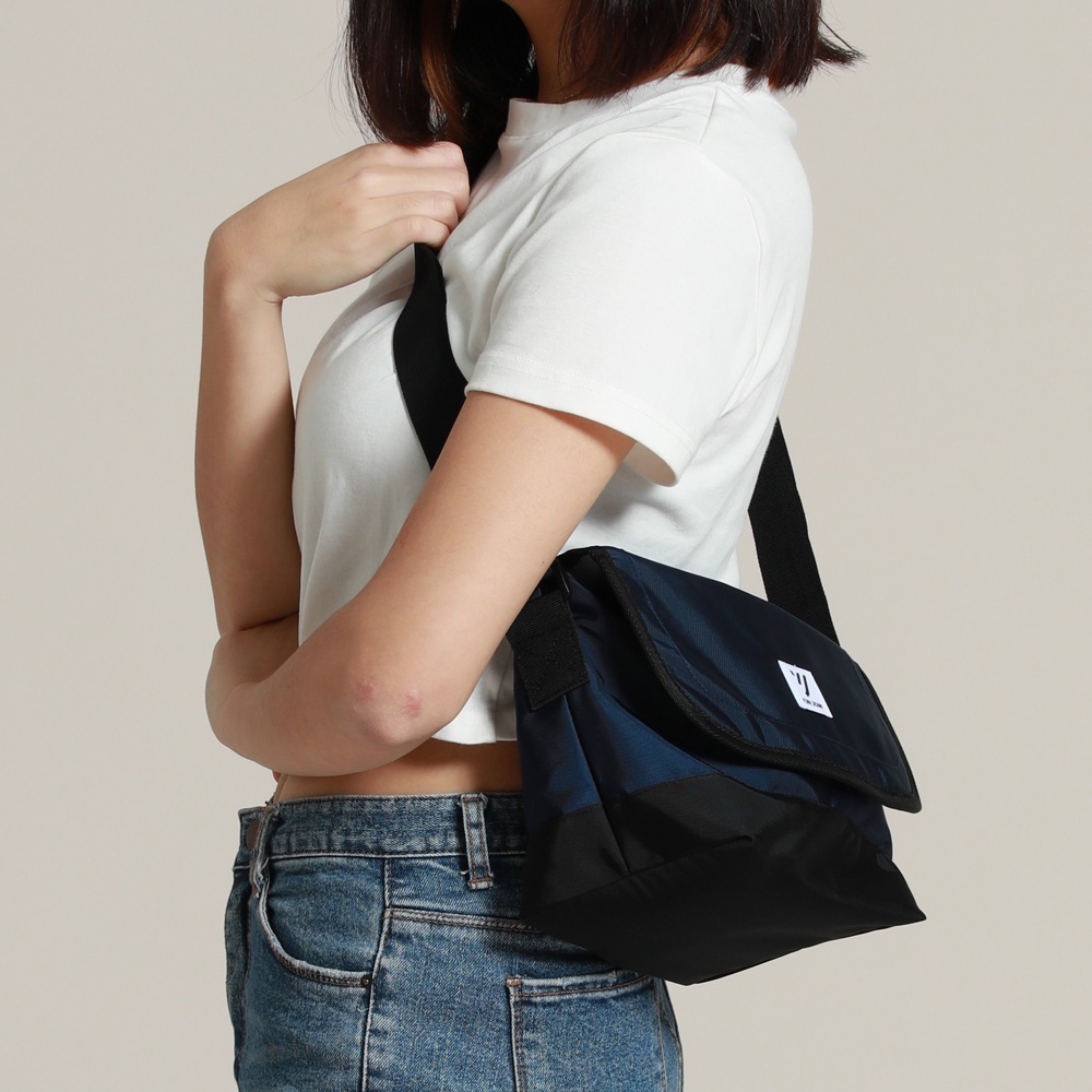 【YUNJOIN】TWILL-輕量側背包-藍色 郵差包 兩用包 小包 掀蓋包, , large