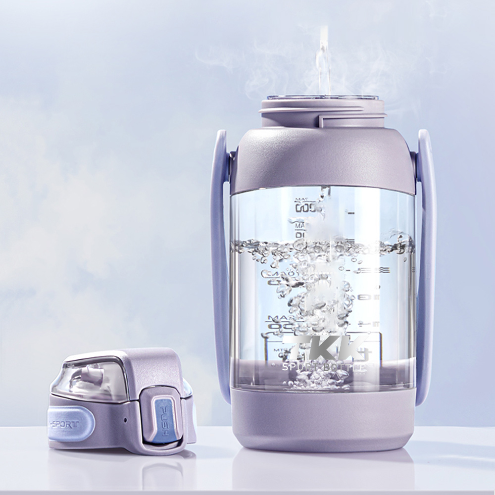 【TKK】美國進口Tritan 獵鷹 手提+背帶 直飲大容量 運動水壺1200ML(附背帶)-青海藍, , large