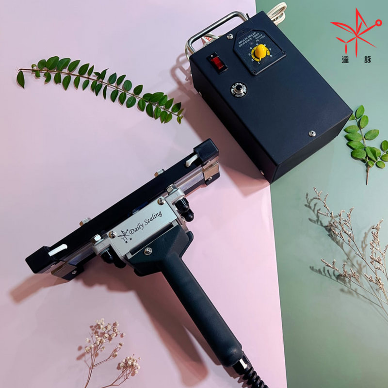 Portable impulse heat sealer