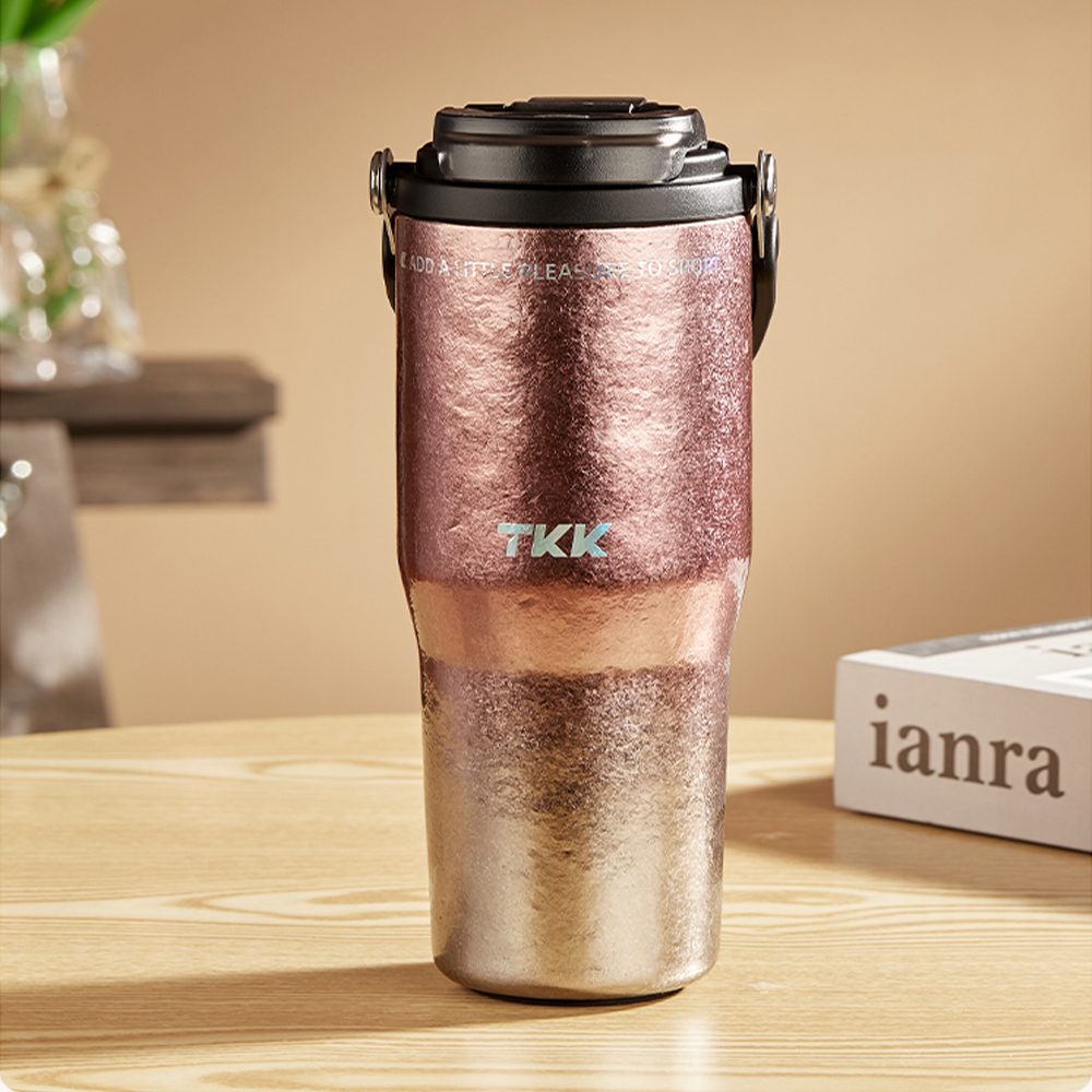 【TKK】悅界時尚 純鈦Ti 拎拎杯 手提式 冰霸杯 抗菌保溫杯 環保杯 700ML(直飲+吸管)-鈦粉金(禮盒組), , large