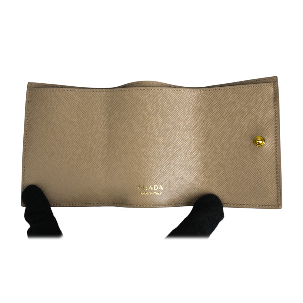 PRADA 浮雕Logo防刮皮革信封造型迷你三折短夾/藕粉色, , large