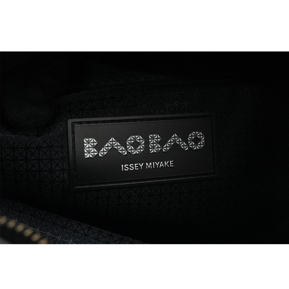 ISSEY MIYAKE BAO BAO BLOCKY 啞光霧面拉鍊後背包/炭灰色, , large