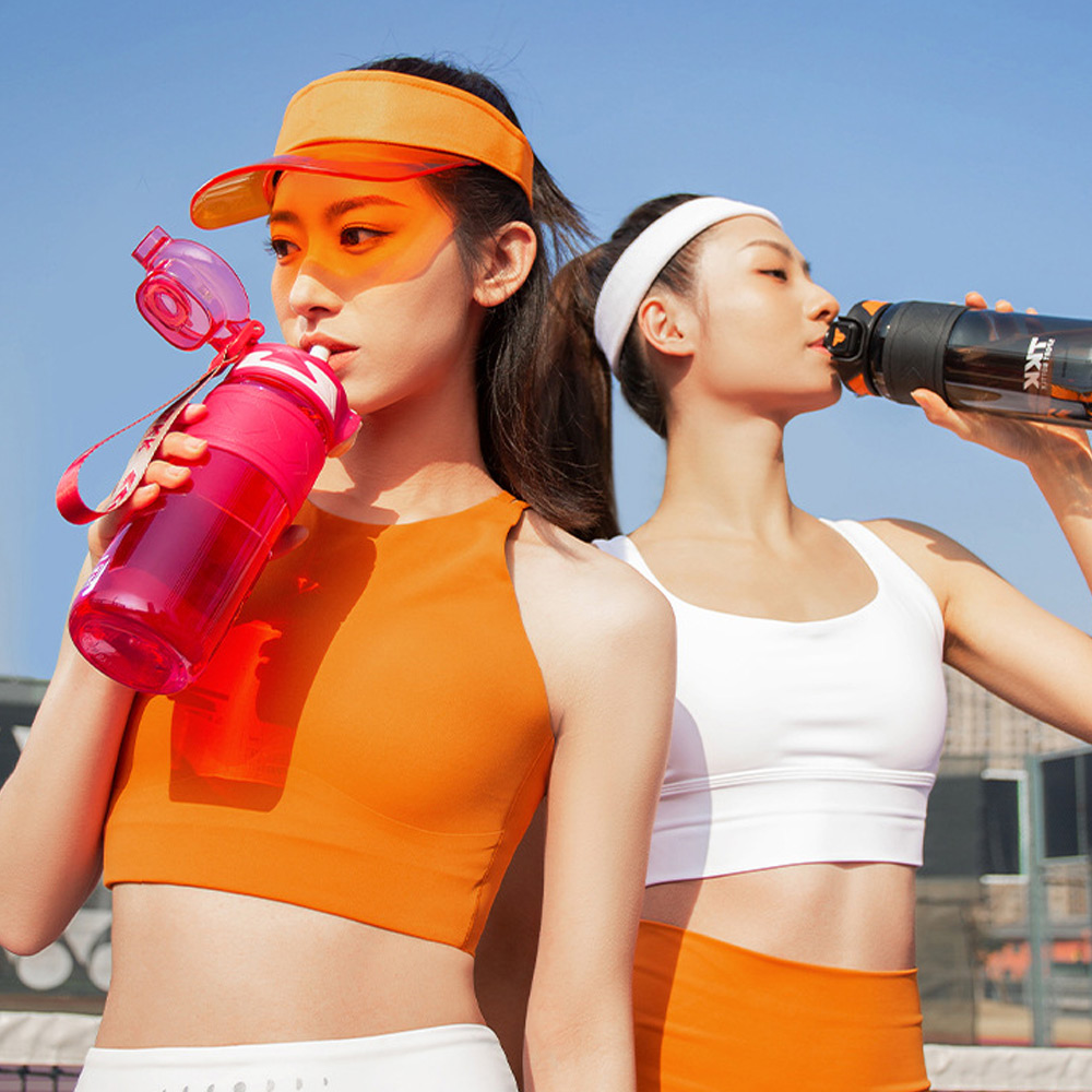 【TKK】美國進口Tritan邁越系列 手提式 兩用 運動水壺600ML(附提帶)-電光白, , large