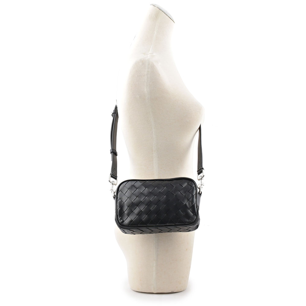 BOTTEGA VENETA Intrecciato 小牛皮編織迷你相機包/黑色, , large
