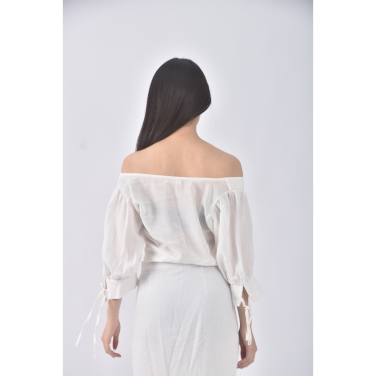 (S) pazzo質感修身短版圓領白色長袖上衣二手衣, , large