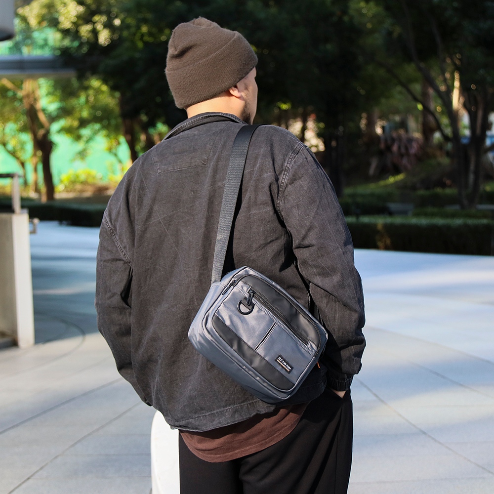 【YUNJOIN】AXIS 潮流斜背包-灰色   上班族 學生 業務 資料斜肩包 外出小包, , large