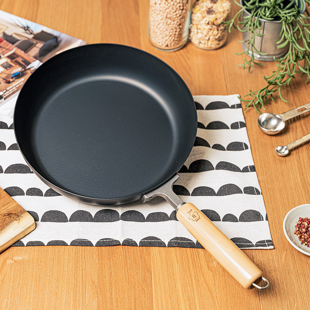 【Japan TAKUMI】Takumi Rock-Pattern Iron Frying Pan 26cm (Made in Japan), , large