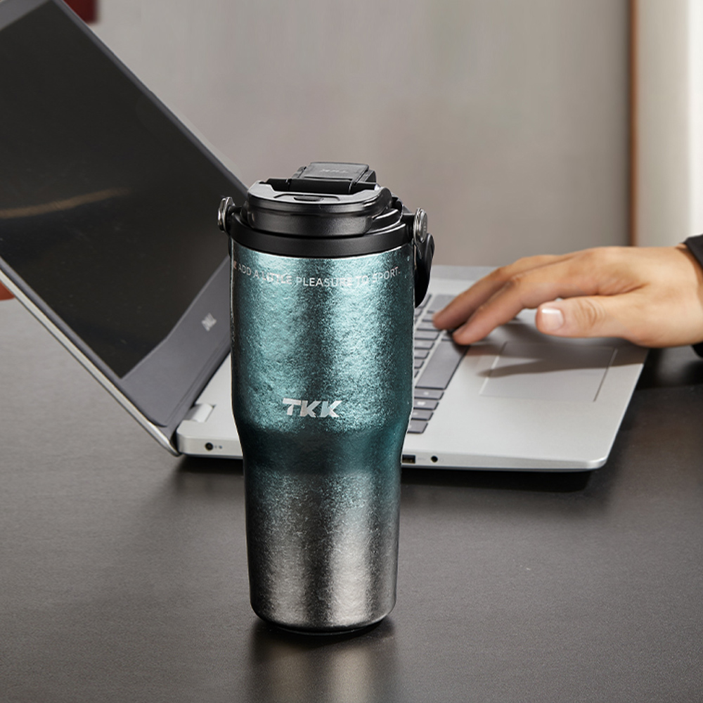 【TKK】悅界時尚 純鈦Ti 拎拎杯 手提式 冰霸杯 抗菌保溫杯 環保杯 700ML(直飲+吸管)-鈦粉金(禮盒組), , large