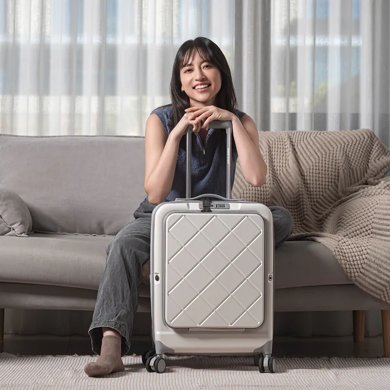 【奶霜白】✈️【BIGGER】20吋⚡菱格紋前開摺疊箱：旅行、出差，前開＋可摺疊！行李太佔空間？這咖 20 吋直接摺起來收（3 色可選！奶霜白／曜石黑／鋼鐵灰）