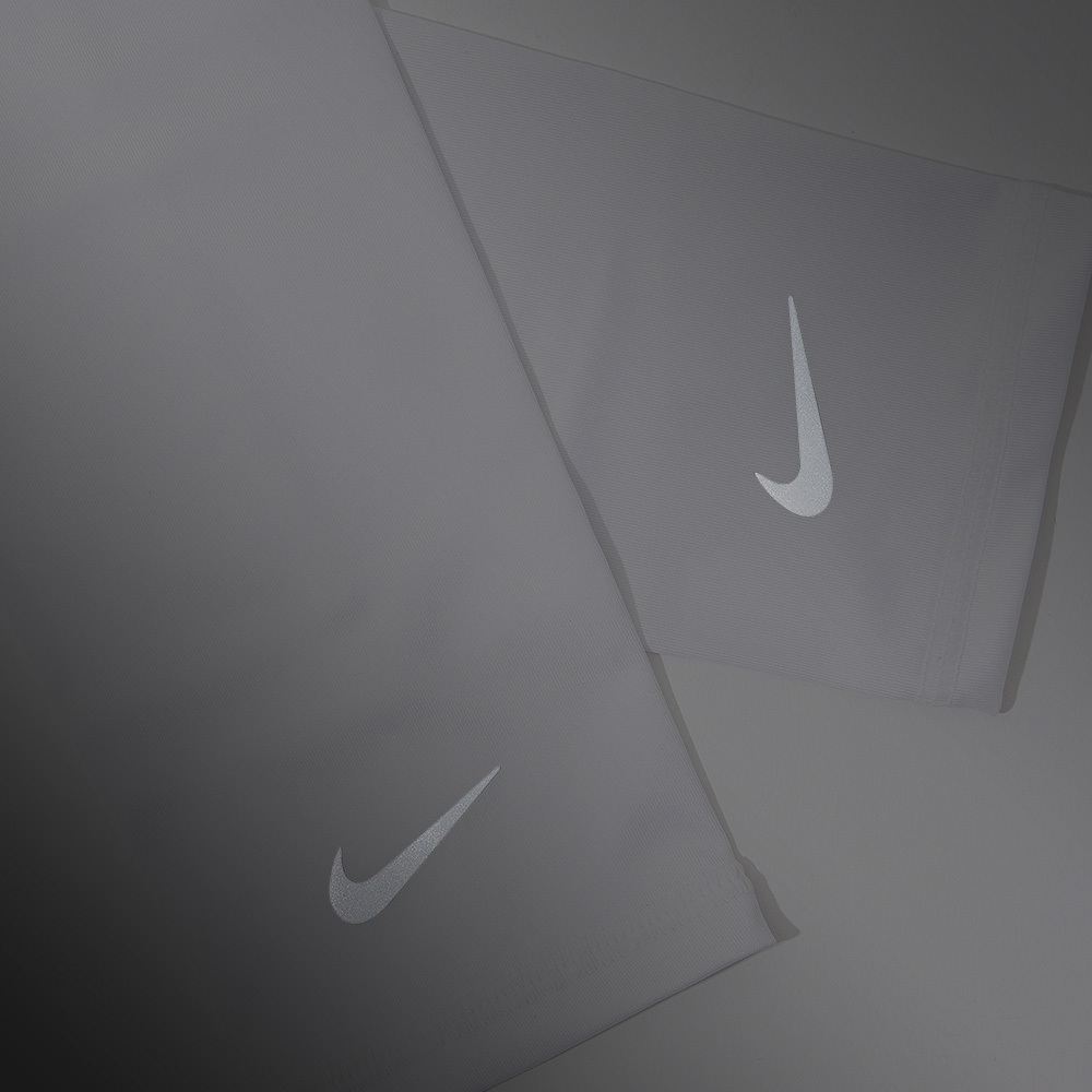 NIKE 輕量跑步臂套2.0 護臂套 袖套 路跑 戶外運動 素色 簡約 防曬 反光 吸濕 排汗 快乾 透氣 黑 白 亮綠, , large